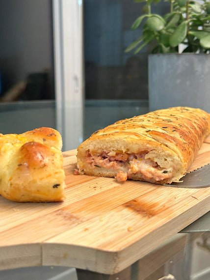 Pão Recheado Calabresa e Queijo - The Brakery Bread (Pao - Calabrese & Cheese Stuffed Bread) 500g